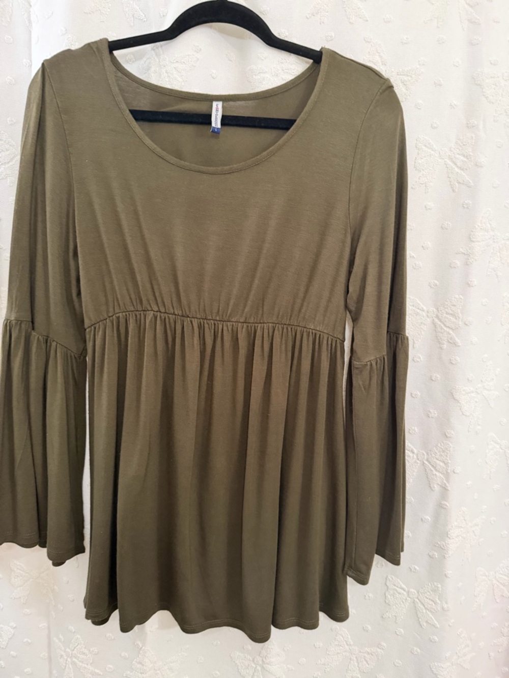 Planet Motherhood Olive Scoop Neck Maternity Top size L. Long Sleeve